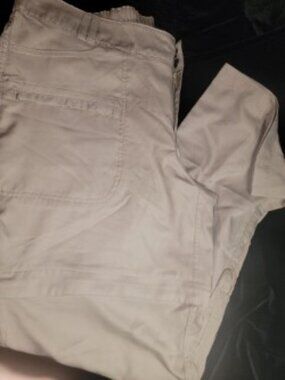 Magellan Outdoors Women’s XL Khaki Convertible Pants Zip-Off Hiking Cargo